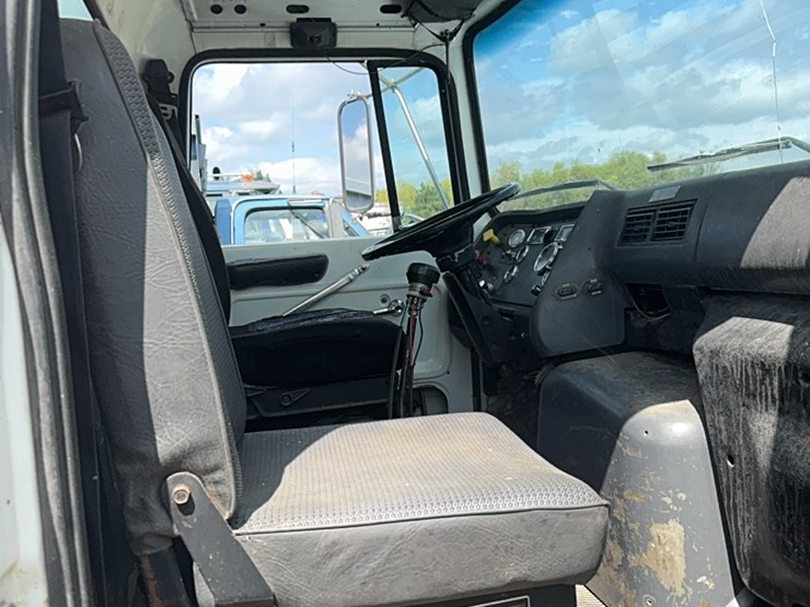1995-ford-l9000-image-27