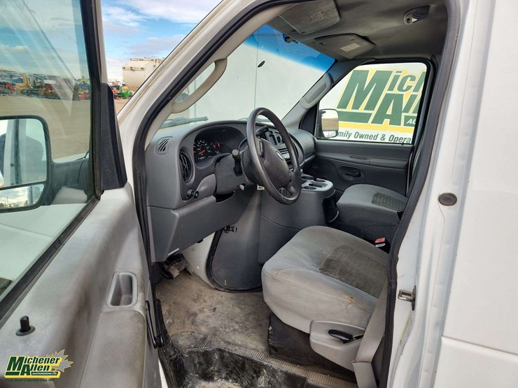 2005-ford-cargo-image-11