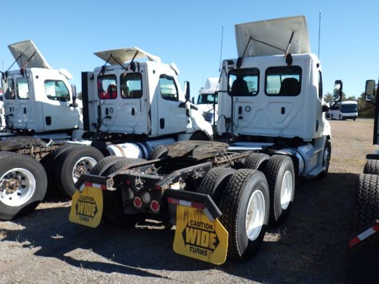 2018-freightliner-cascadia-113-image-5