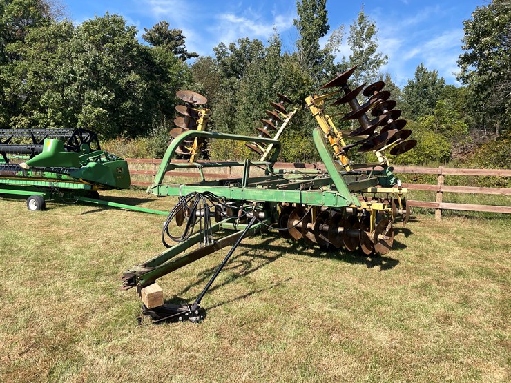 #1671-•-john-deere-23'-disc-image-1