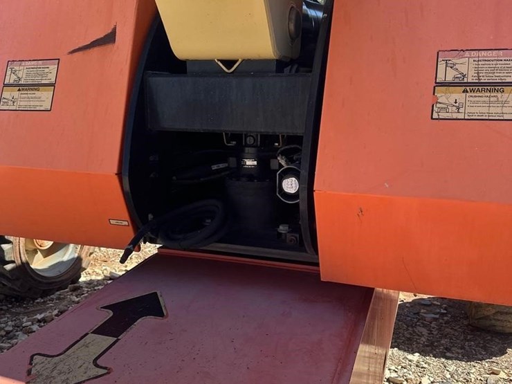 2013-jlg-800s-image-19