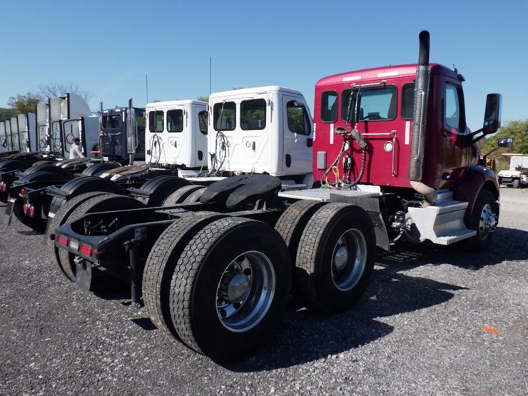peterbilt-579-image-5