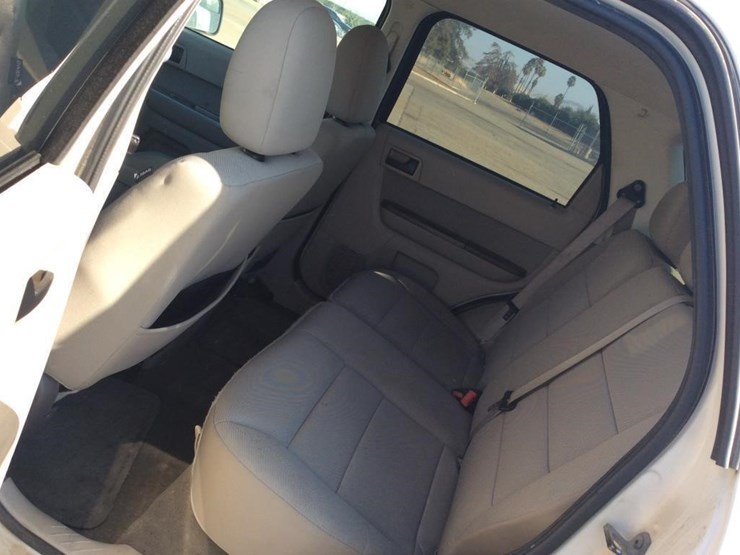 2011-ford-escape-image-7