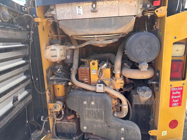 2020-caterpillar-259d3-image-18