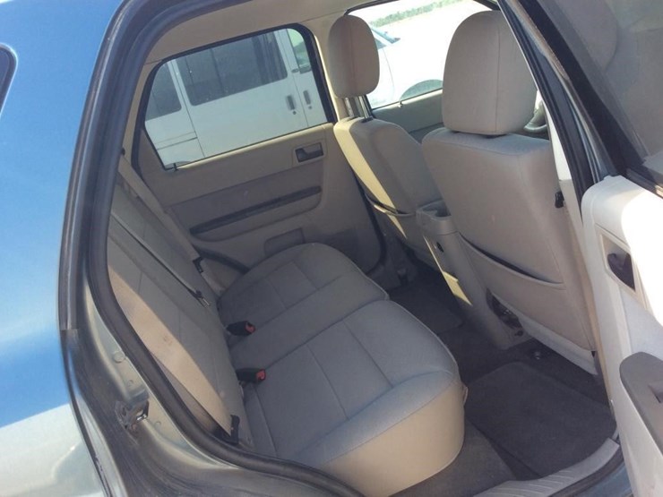 2011-ford-escape-image-11