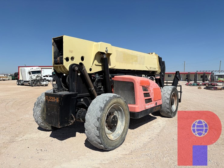 2015-jlg-g12-55a-image-4