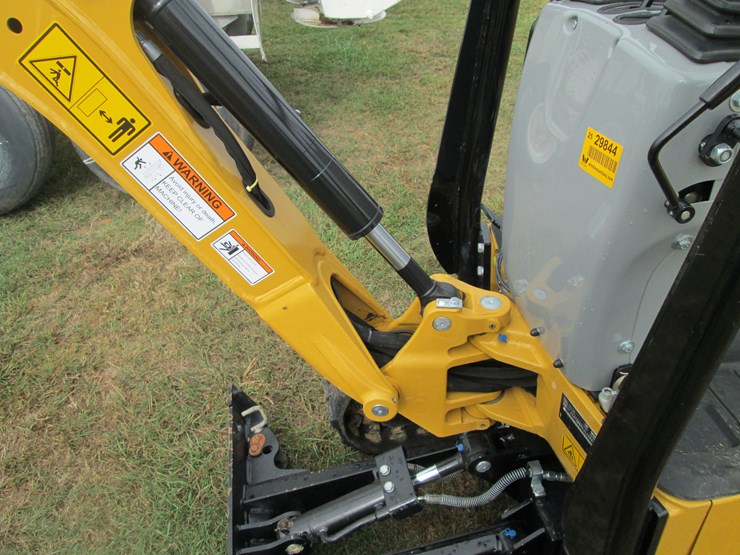 2023-caterpillar-300.9d-image-23