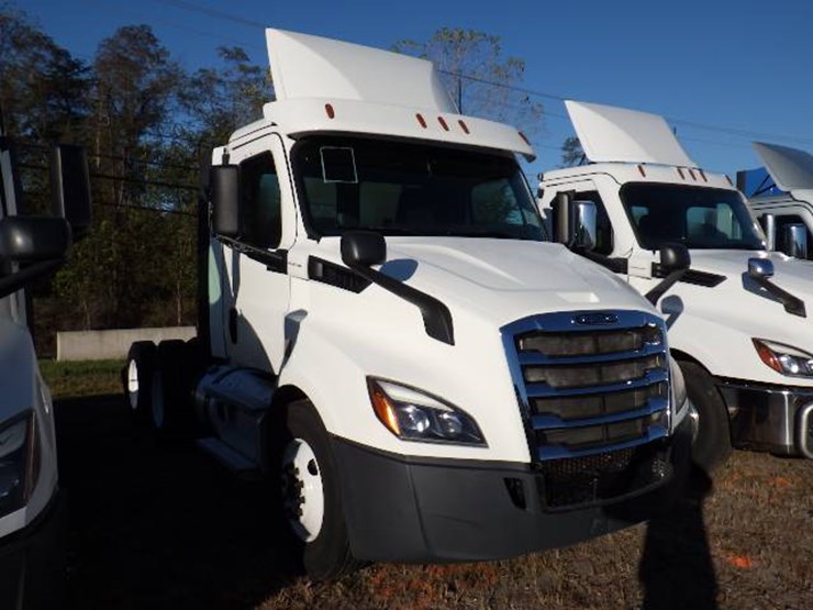 2020-freightliner-cascadia-116-image-2