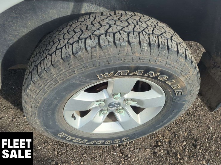 2014-ram-1500-slt-image-28
