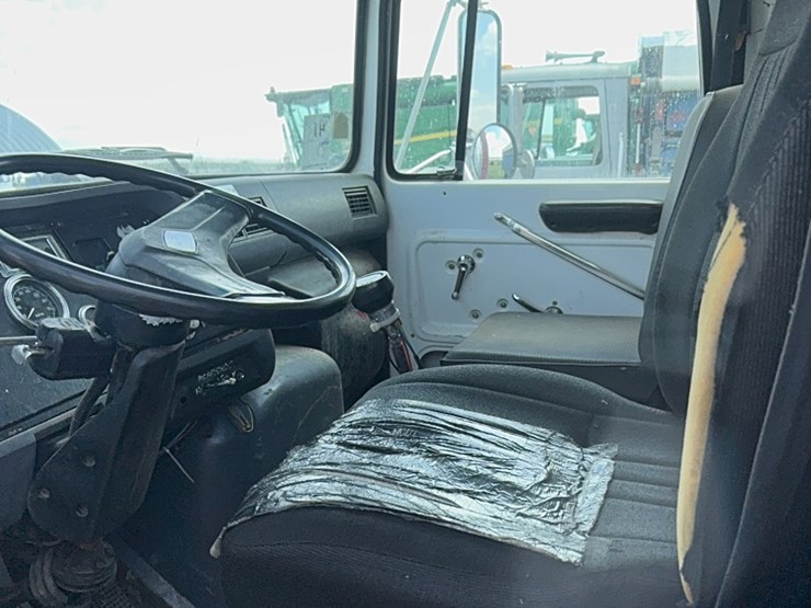 1995-ford-l9000-image-33