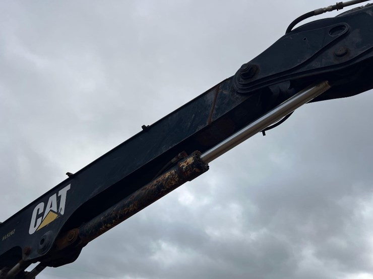 2013-caterpillar-559c-image-31