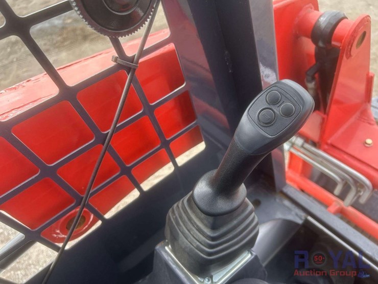 2025-ggma-gm670-compact-track-loader-skid-steer-image-25