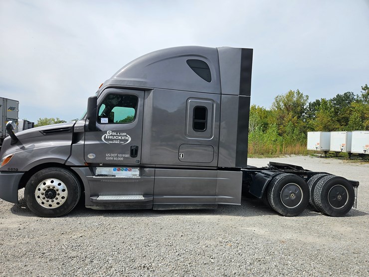 2019-freightliner-cascadia-126-image-6