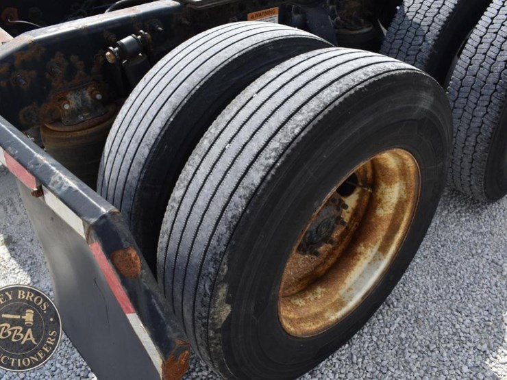 2015-freightliner-cascadia-125-image-45