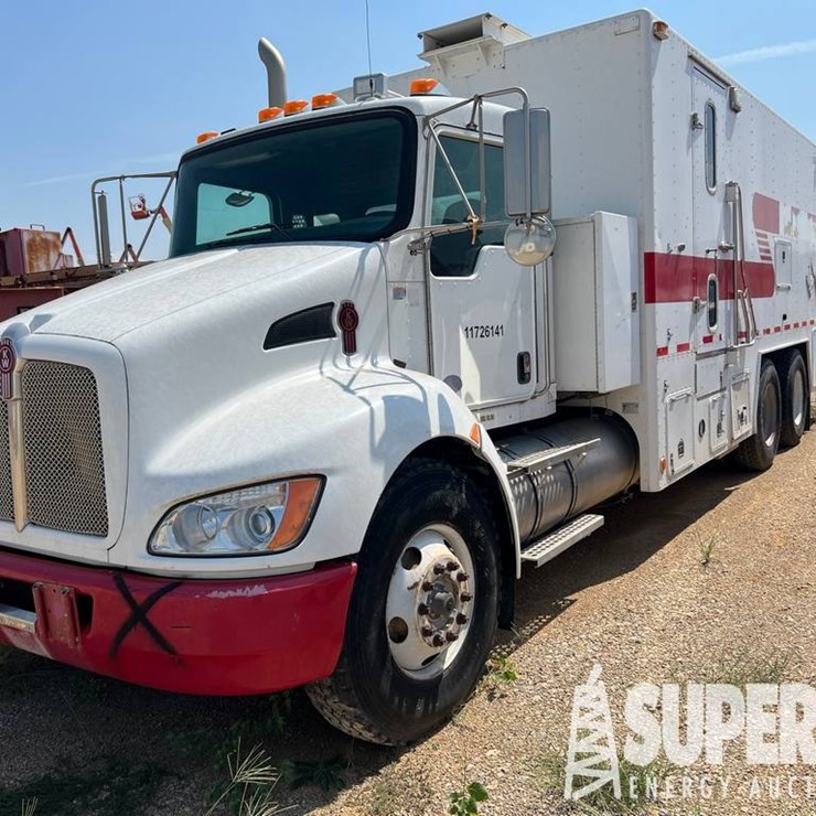 2011 KENWORTH T370