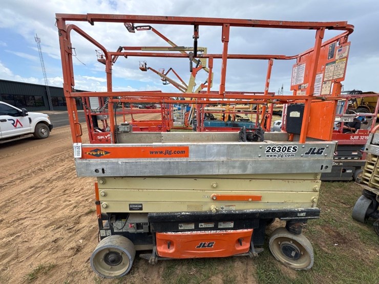 2008-jlg-2630es-image-3