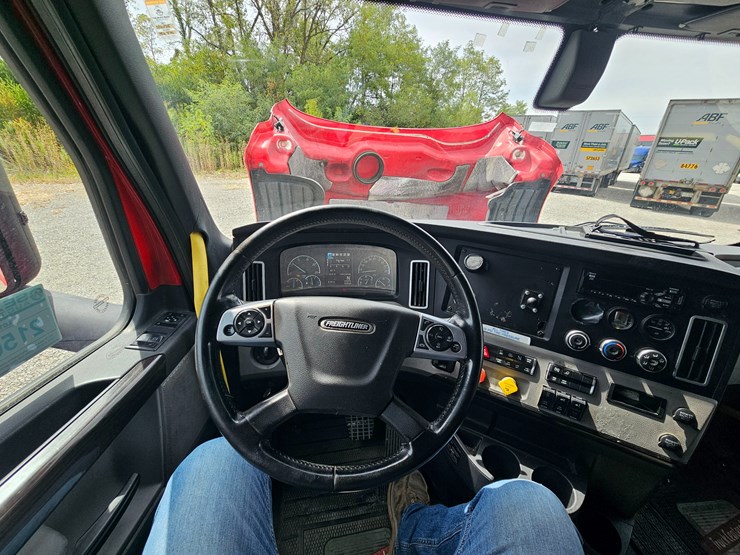2019-freightliner-cascadia-126-image-67