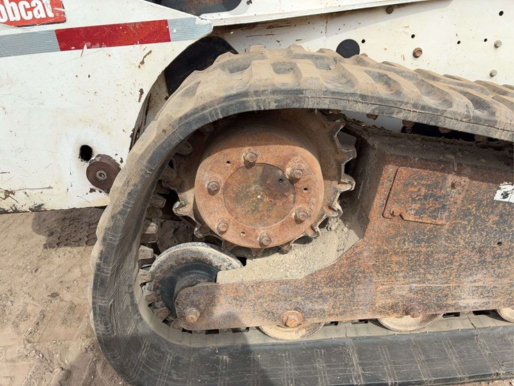 2008-bobcat-t300-image-17