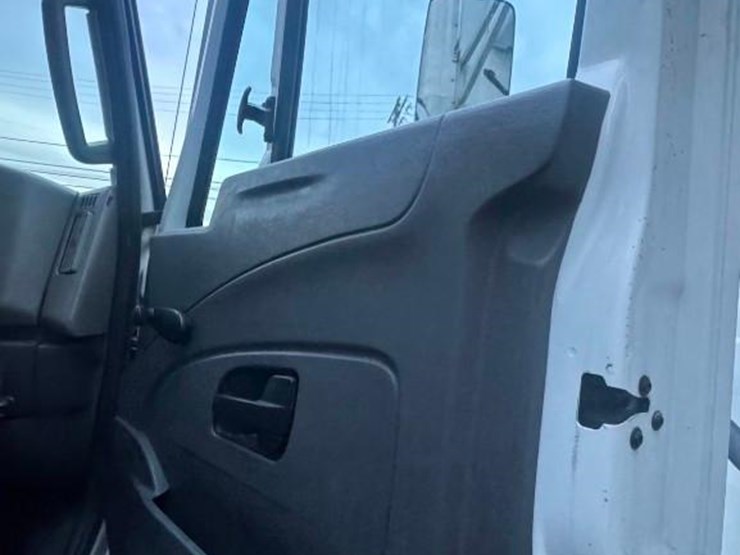 2019-international-durastar-4300-image-23