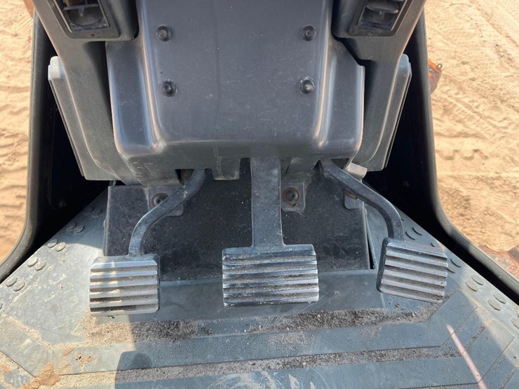caterpillar-120-image-45
