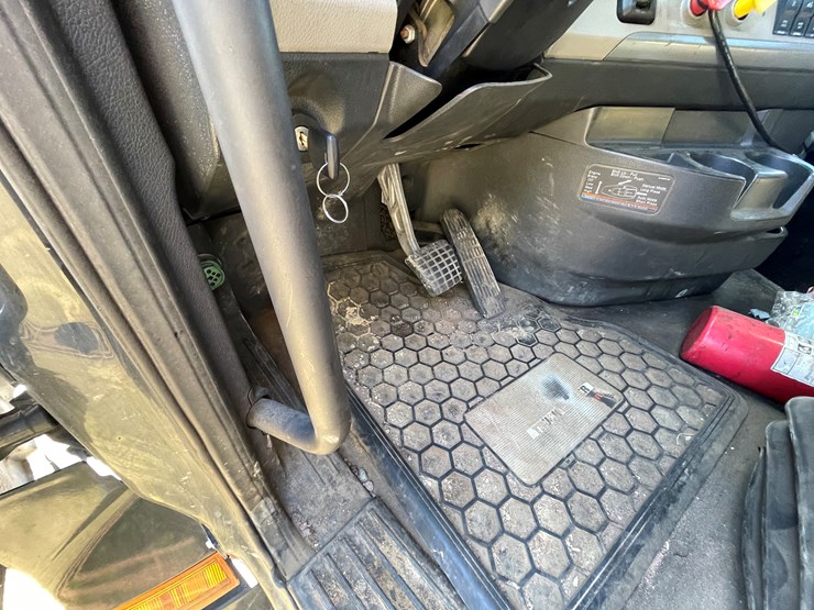 #1666-•-2019-freightliner-cascadia-semi-tractor-(title-in-delay)-image-28