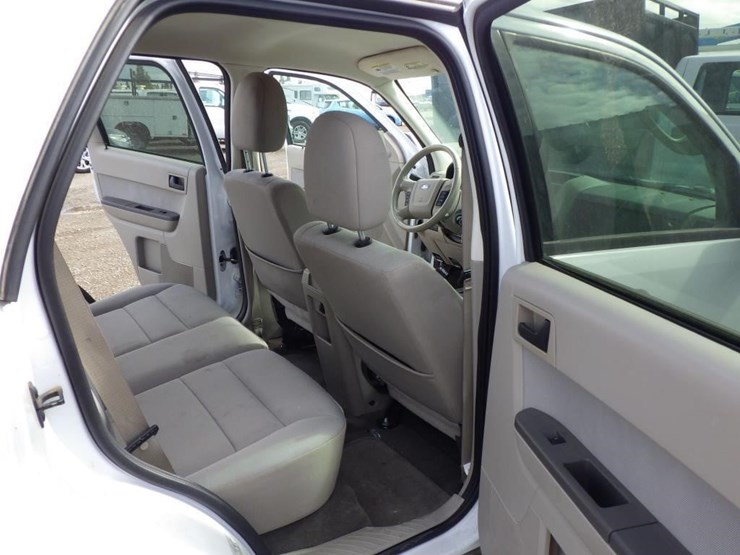 2011-ford-escape-image-8