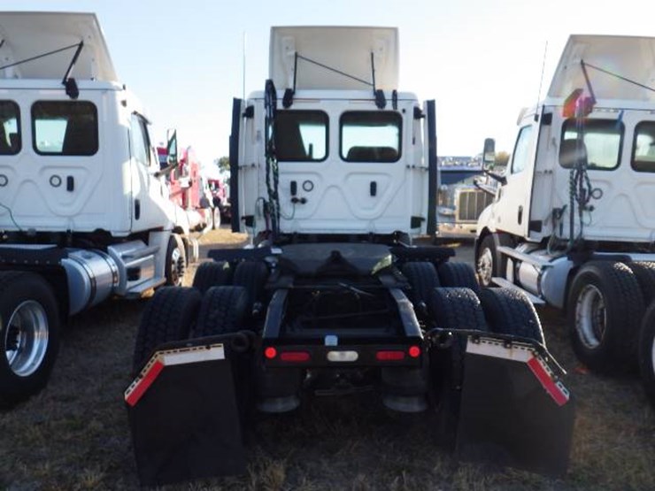 2020-freightliner-cascadia-116-image-6