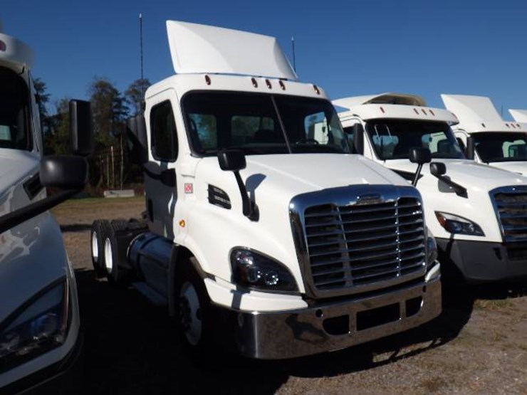 2018-freightliner-cascadia-113-image-3