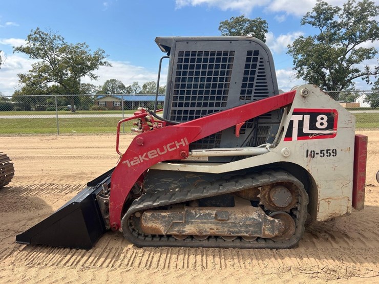 2017-takeuchi-tl8-image-1
