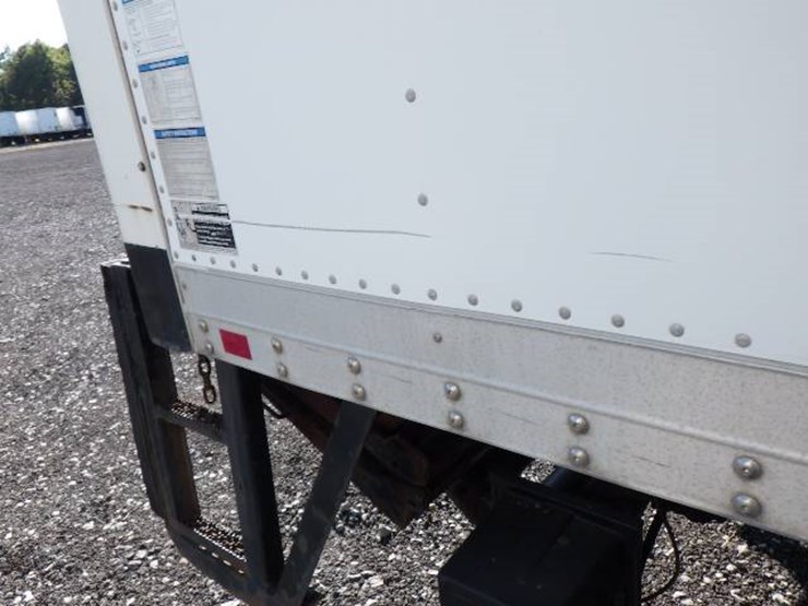 2013-hino-268-image-6