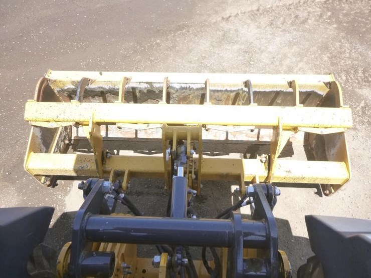2021-deere-210l-image-15