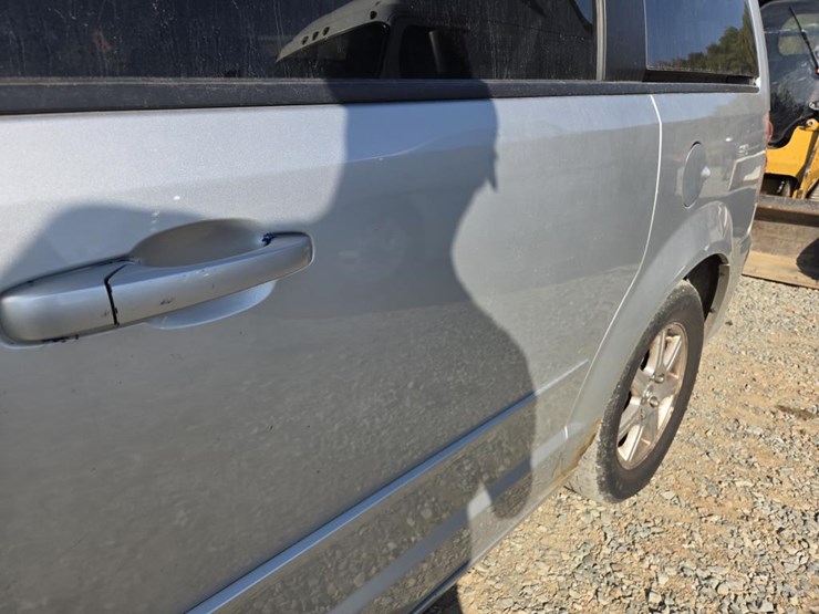 2011-dodge-grand-caravan-image-16