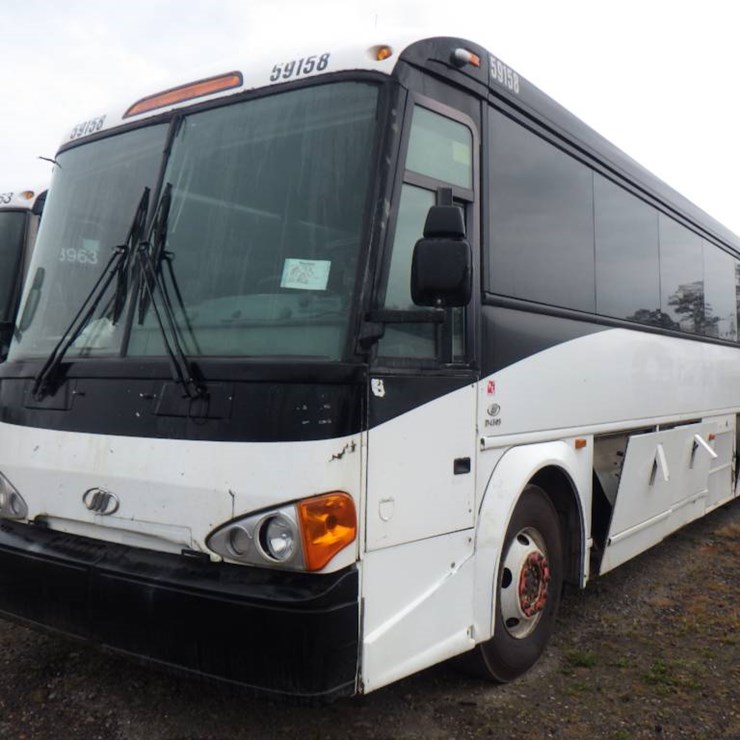 2010 MCI D4505