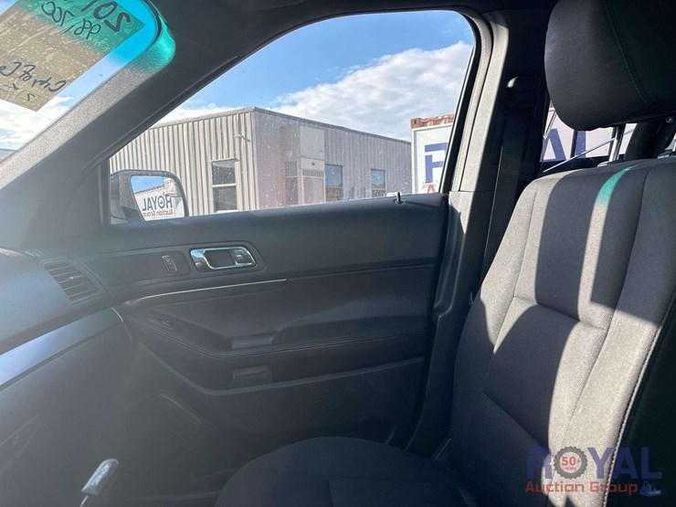 2017-ford-explorer-image-16