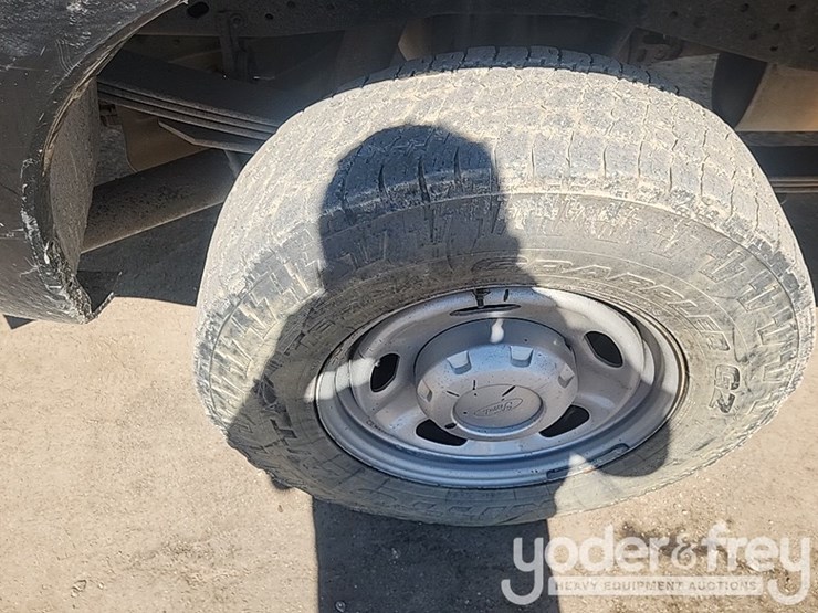 2015-ford-f250-xl-image-9