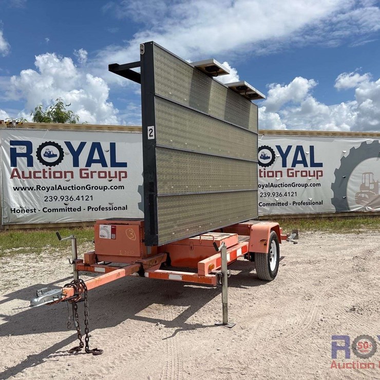 2007 American Signal Solar Towable Message Board