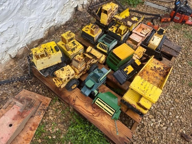 pallet-of-sand-box-toys-image-7