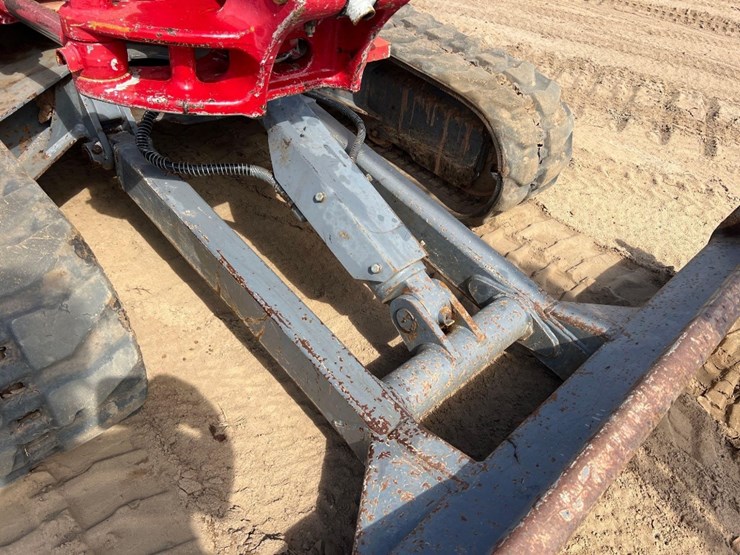 2017-takeuchi-tb240-image-25