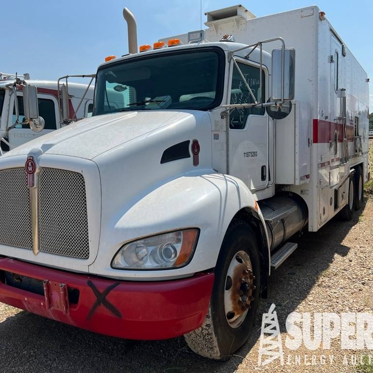 2011 KENWORTH T370