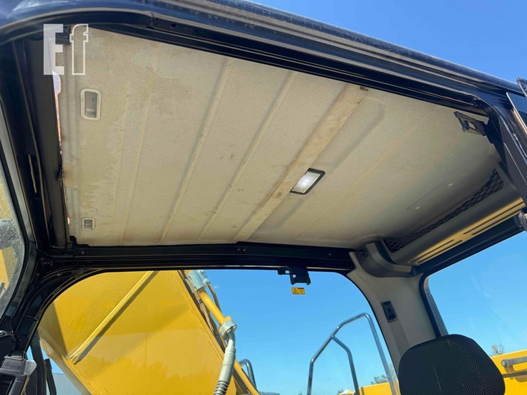 2019-caterpillar-320-image-14