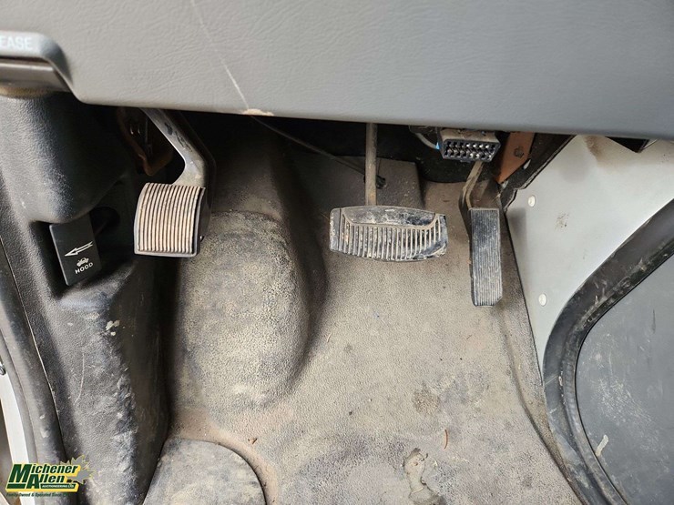 2005-ford-cargo-image-15