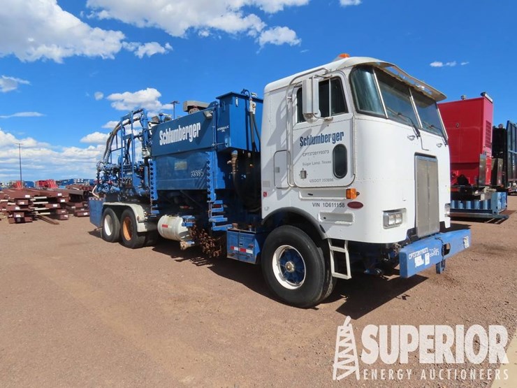 2001-peterbilt-362-image-2