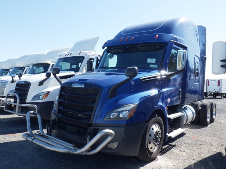 2021-freightliner-cascadia-126-image-1