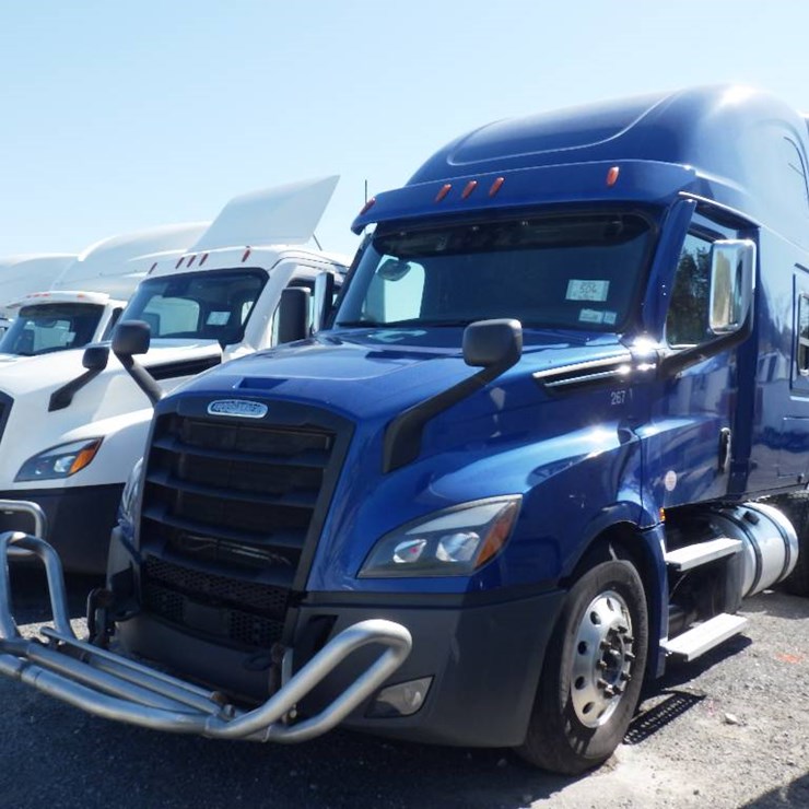 2021 FREIGHTLINER CASCADIA 126