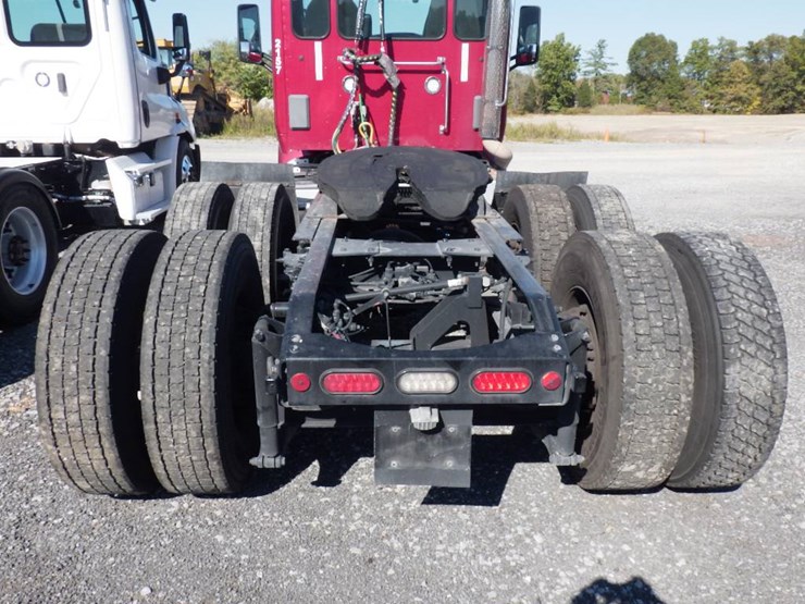 peterbilt-579-image-6