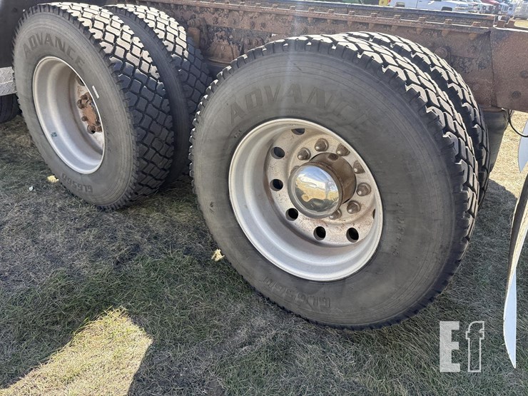 2009-kenworth-t800-image-17