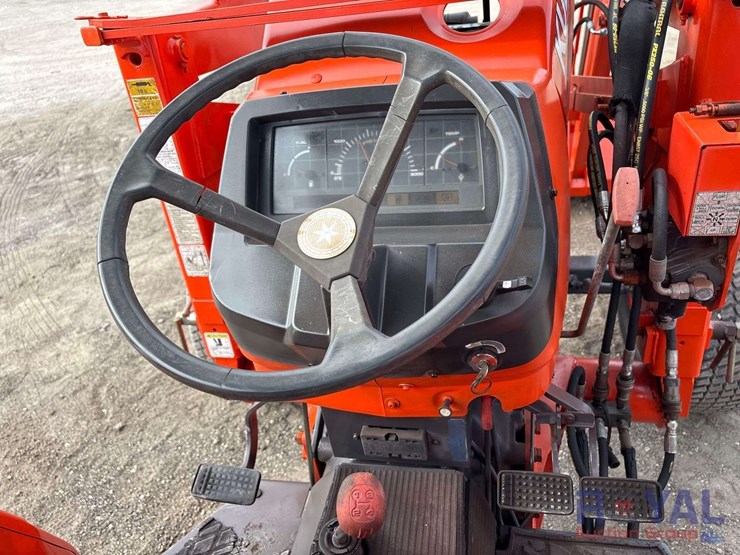 kubota-m4700-51hp-utility-loader-tractor-image-10