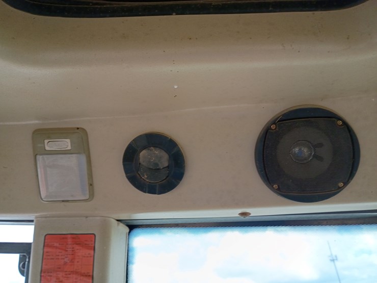 2004-kioti-dk65c-image-42