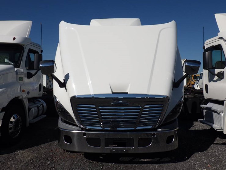 2018-freightliner-cascadia-125-image-12