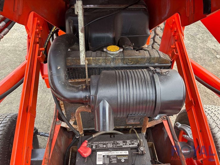 kubota-m4700-51hp-utility-loader-tractor-image-6